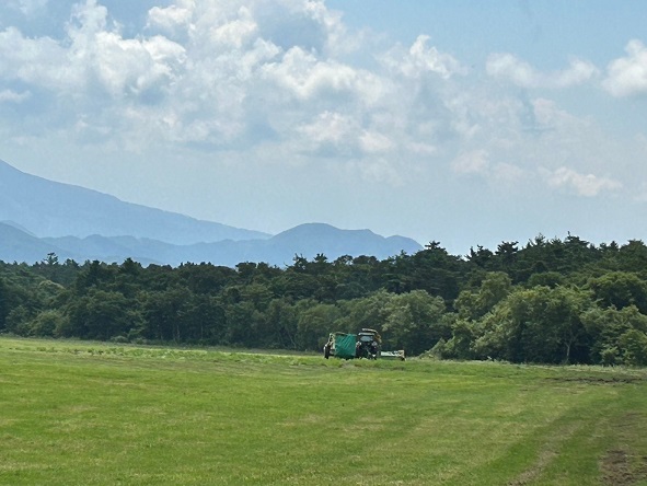 清里高原の草原と八ヶ岳